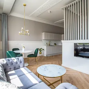 homewell-boutique-apartments.poznan-hotels.com/