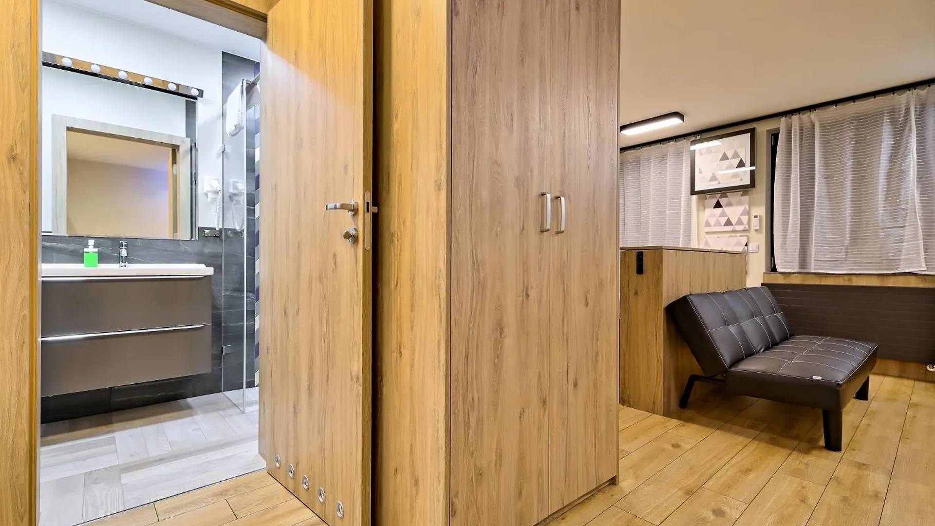 Inpoint Apartments G15 Near Old Town & Kazimierz District & Parking Option Krakow Aparthotel